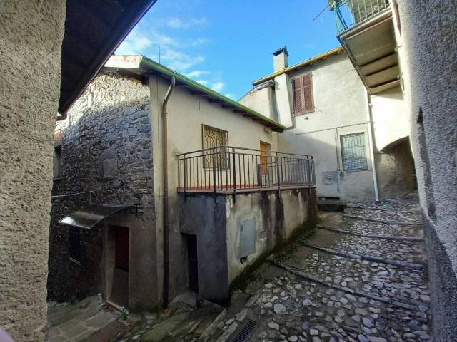 Casa indipendente in vendita a Veleso CO