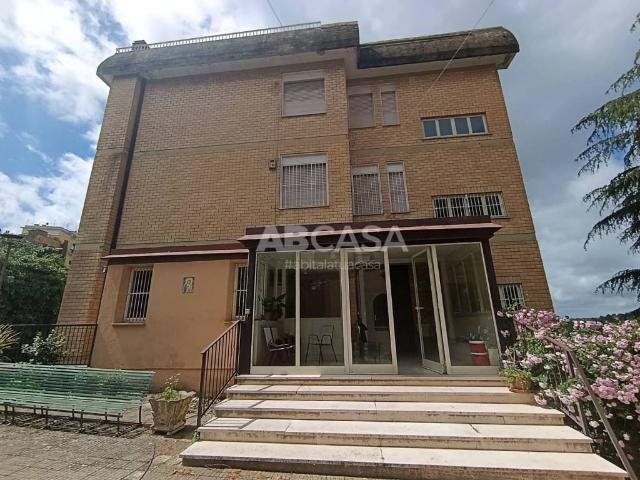 Casa indipendente in vendita a Velletri RM