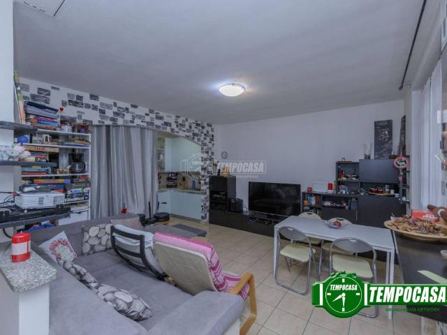 Casa indipendente in vendita a Vellezzo Bellini PV