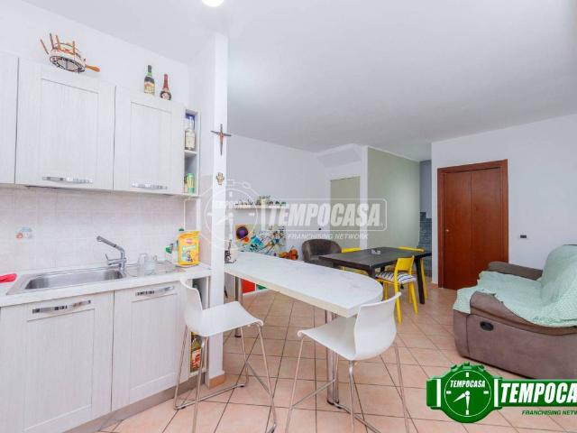 Casa indipendente in vendita a Vellezzo Bellini PV