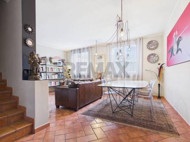 Casa indipendente in vendita a Vellezzo Bellini PV