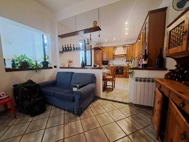 Casa indipendente in vendita a Venegono Inferiore VA