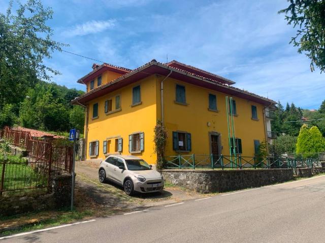 Casa indipendente in vendita a Ventasso RE