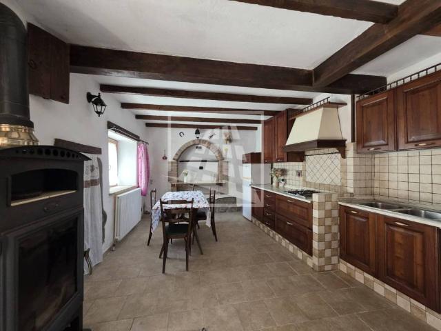 Casa indipendente in vendita a Ventasso via Campo, 15