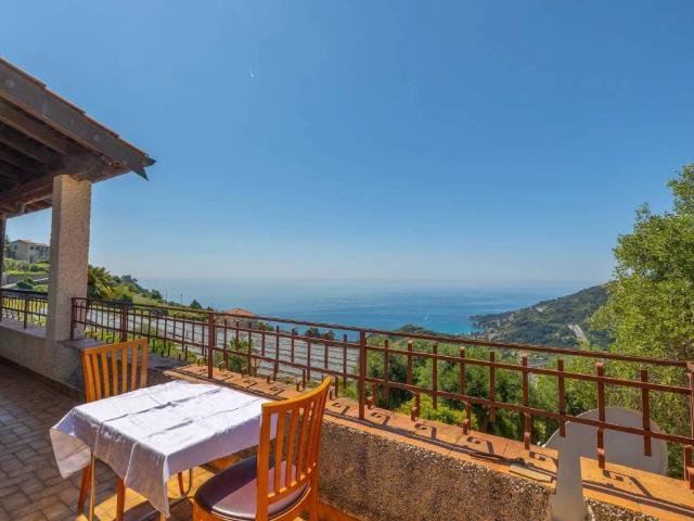 Casa indipendente in vendita a Ventimiglia IM