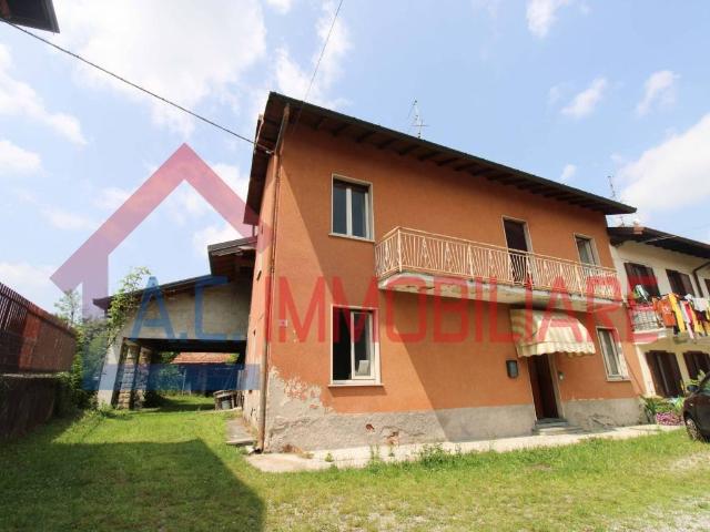 Casa indipendente in vendita a Vergiate VA