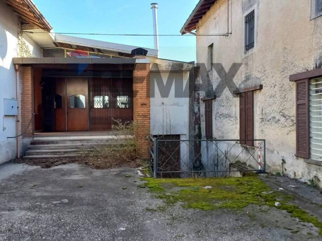 Casa indipendente in vendita a Vergiate VA