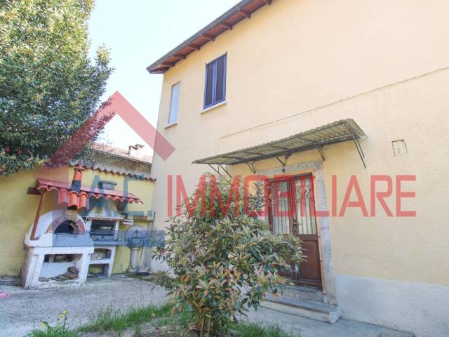 Casa indipendente in vendita a Vergiate VA