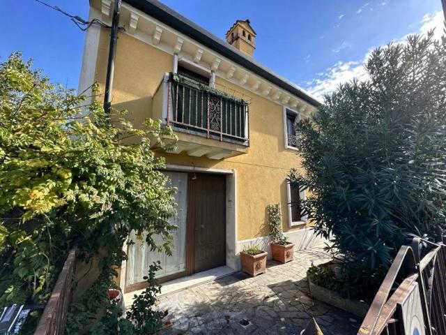 Casa indipendente in vendita a Verona VR
