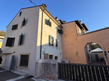 Casa indipendente in vendita a Verona VR