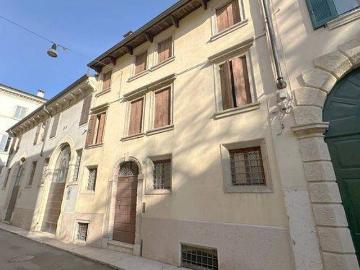 Casa indipendente in vendita a Verona VR
