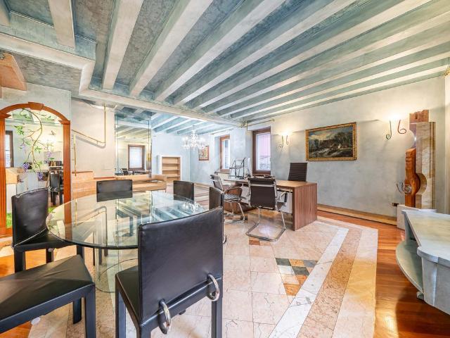 Casa indipendente in vendita a Verona