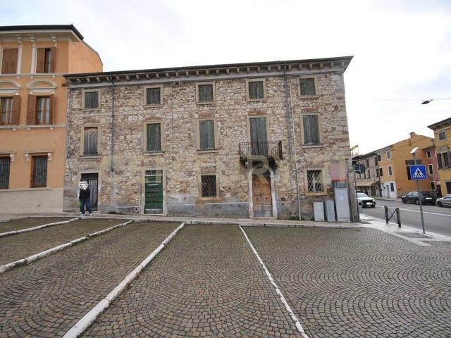 Casa indipendente in vendita a Verona
