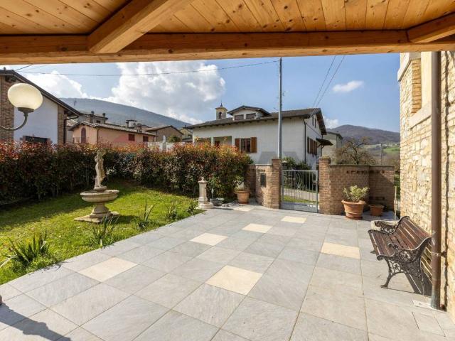 Casa indipendente in vendita a Vernasca PC