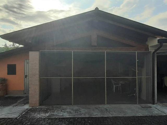 Casa indipendente in vendita a Vernasca PC