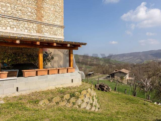 Casa indipendente in vendita a Vernasca PC