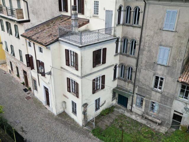 Casa indipendente in vendita a Vernasca PC