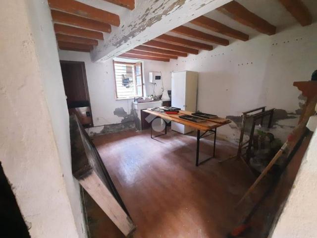 Casa indipendente in vendita a Vernasca via vincini