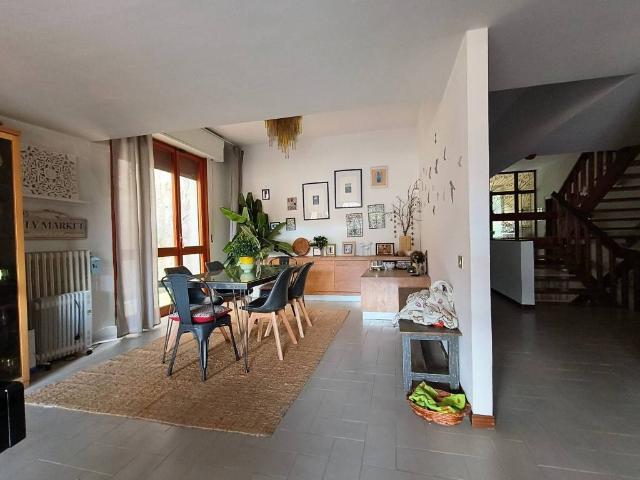 Casa indipendente in vendita a Vernio PO