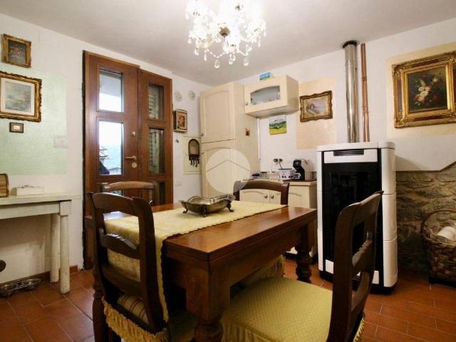 Casa indipendente in vendita a Vernio PO