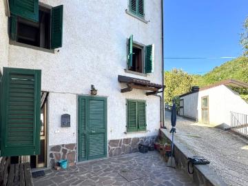 Casa indipendente in vendita a Vernio PO