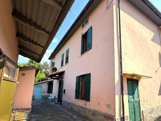 Casa indipendente in vendita a Vernio PO