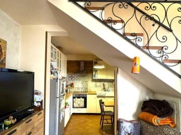 Casa indipendente in vendita a Vernio PO