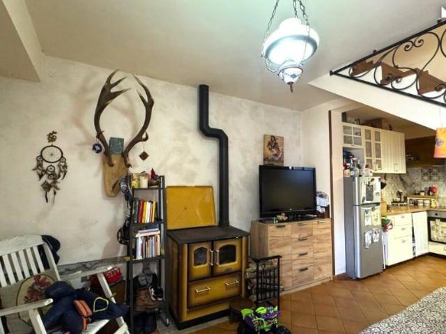 Casa indipendente in vendita a Vernio PO