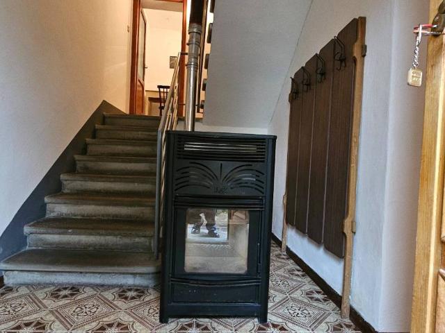 Casa indipendente in vendita a Vernio PO