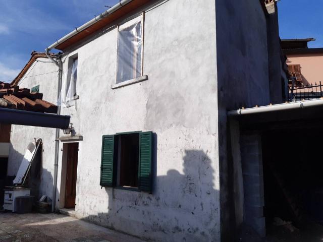 Casa indipendente in vendita a Vernio PO