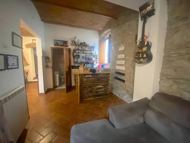 Casa indipendente in vendita a Vernio PO