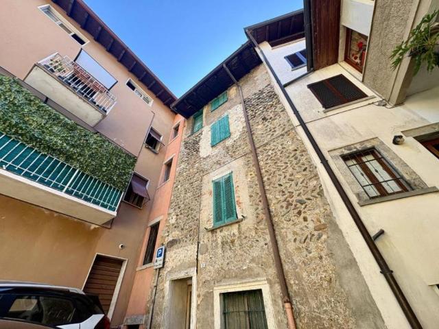Casa indipendente in vendita a Vertova via Cornelli, 3