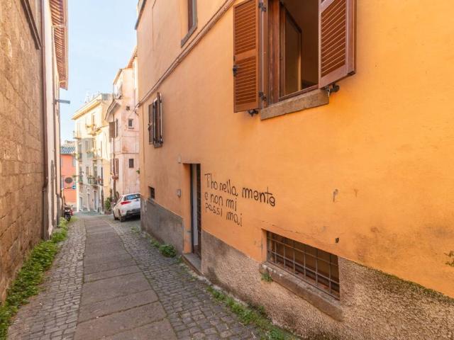 Casa indipendente in vendita a Viterbo VT