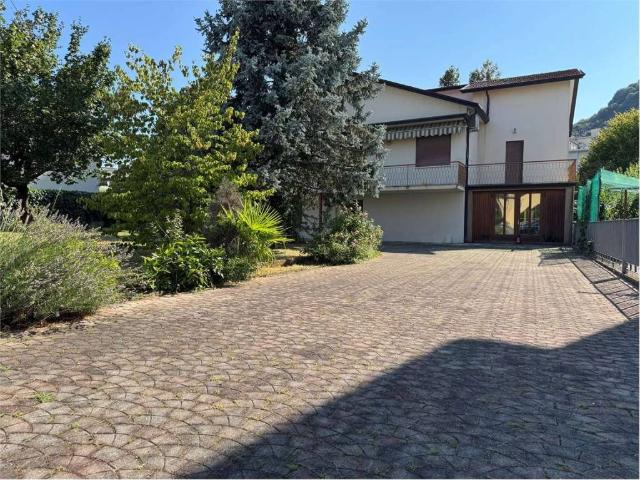 Casa indipendente in vendita a Vittorio Veneto TV