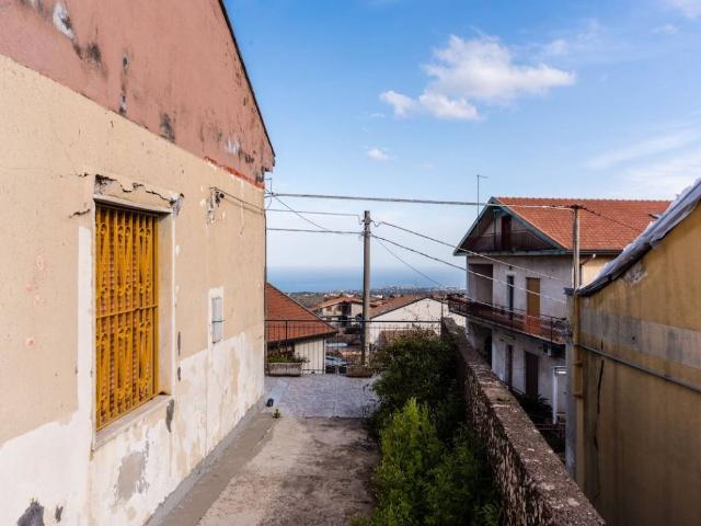 Casa indipendente in vendita a Viagrande CT