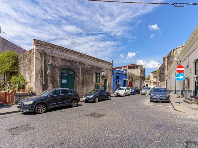 Casa indipendente in vendita a Viagrande CT