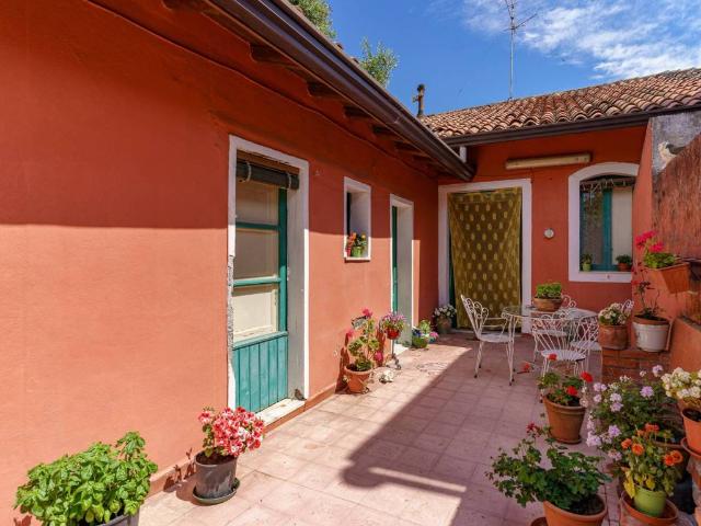 Casa indipendente in vendita a Viagrande CT