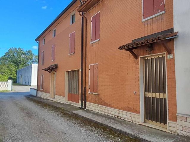 Casa indipendente in vendita a Viadana MN