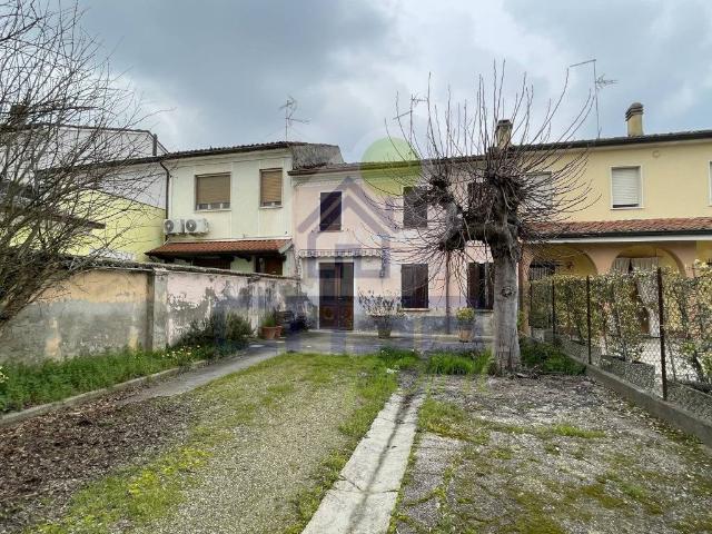 Casa indipendente in vendita a Viadana MN