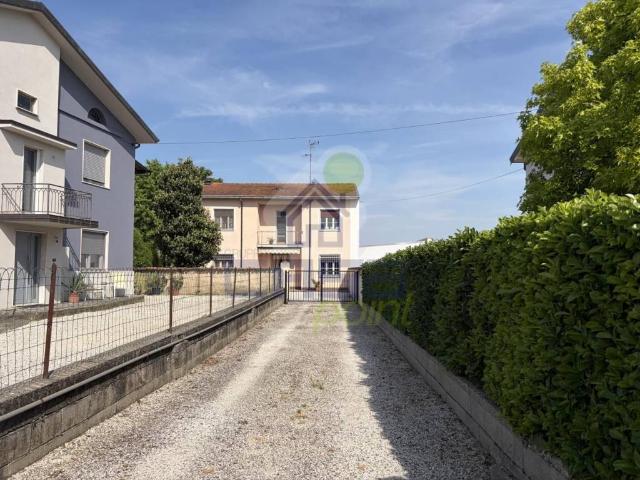 Villa in vendita a Viadana MN