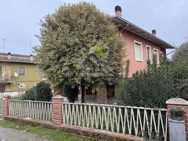 Casa indipendente in vendita a Viadana MN