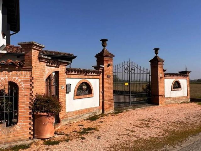 Casa indipendente in vendita a Viadana MN