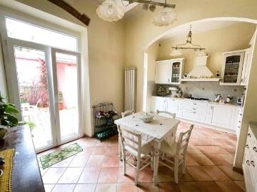 Casa indipendente in vendita a Viareggio LU