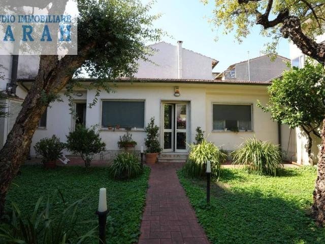 Casa indipendente in vendita a Viareggio LU