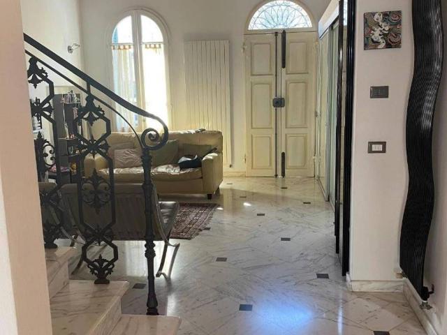 Casa indipendente in vendita a Viareggio LU