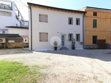 Casa indipendente in vendita a Vicenza VI