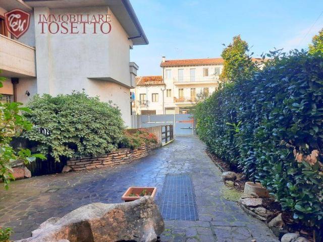 Casa indipendente in vendita a Vicenza VI