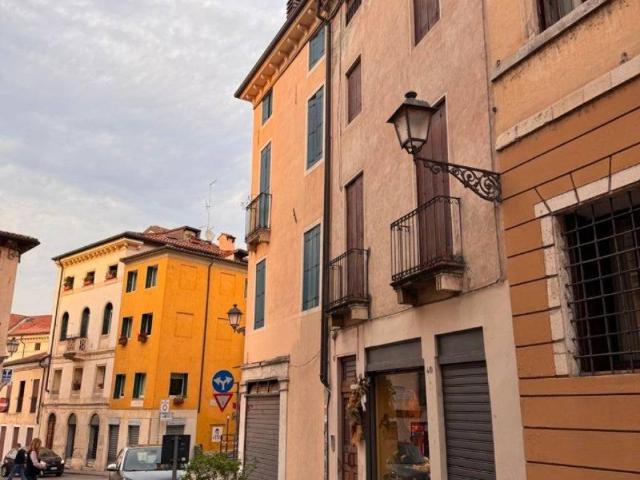 Casa indipendente in vendita a Vicenza VI