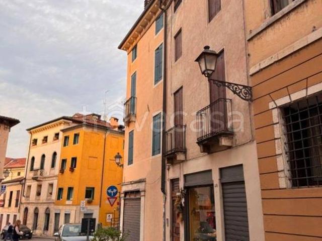 Casa indipendente in vendita a Vicenza, Centro città