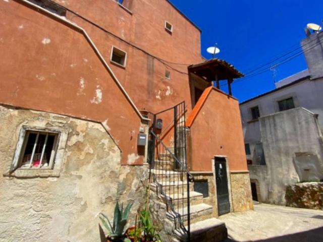 Casa indipendente in vendita a Vico del Gargano FG